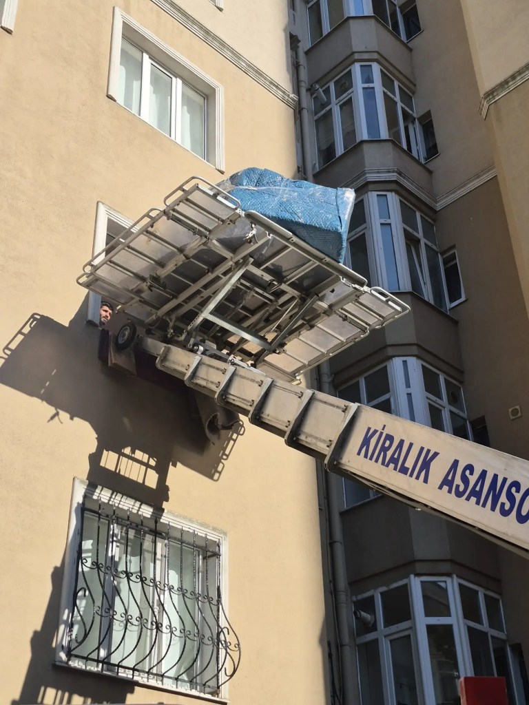 Dış cephe panel ve güneş paneli taşıma asansörü